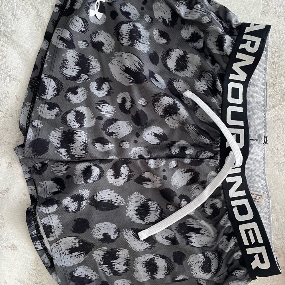 Under Armour Women's Black and Gray Patterned Athletic Shorts